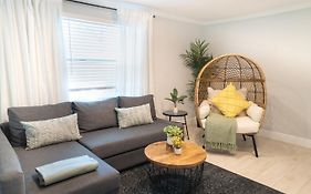 Tranquil & Fully Renoveted Home Near Busch Gardens